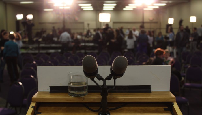 The empty podium facing the crowd after a Sen. Bernie Sanders rally on Jan. 31. Photo by Jonah McKeown/TMN.