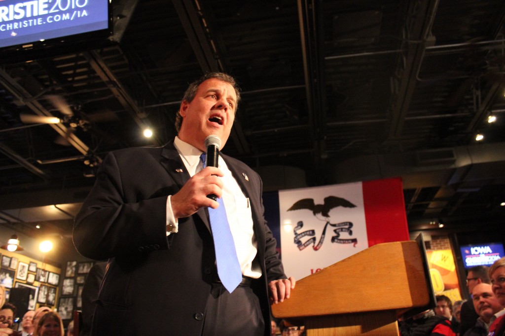 Christie spoke to a tightly-packed crowd in Des Moines, where he blasted the US Senate and argued his readiness to be the next Commander-in-Chief.