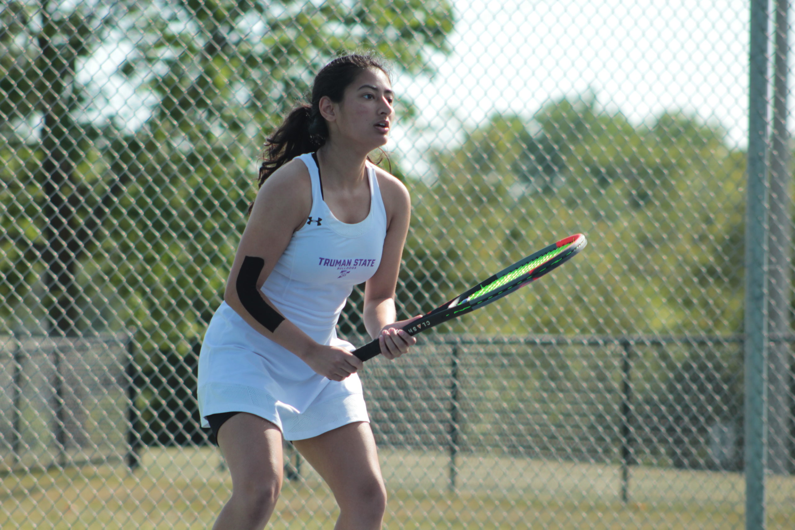 Student takes on role of assistant coach for women’s tennis team Truman Media Network